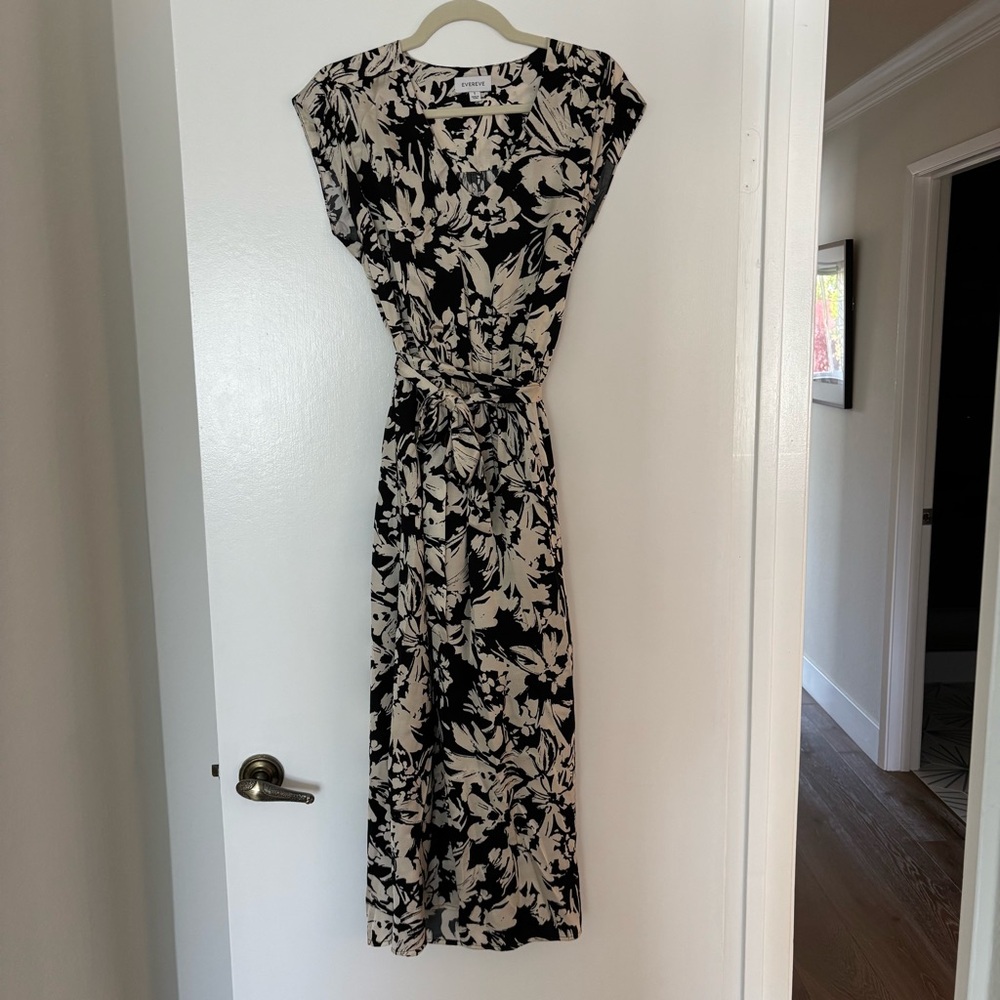 Evereve Black and Cream Floral Midi Dress